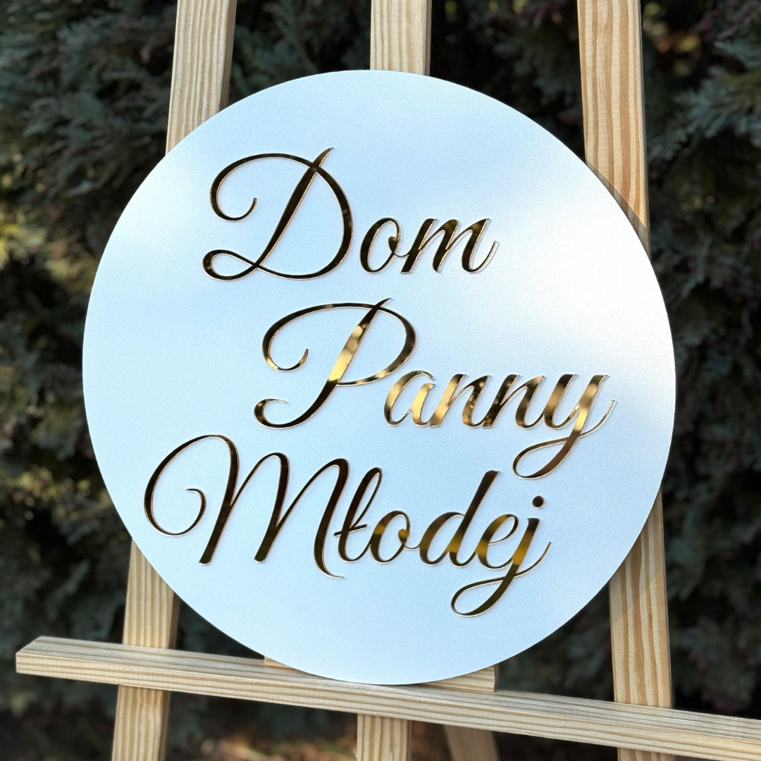 Tablica powitalna koło – "Dom Panny Młodej/Pana Młodego"