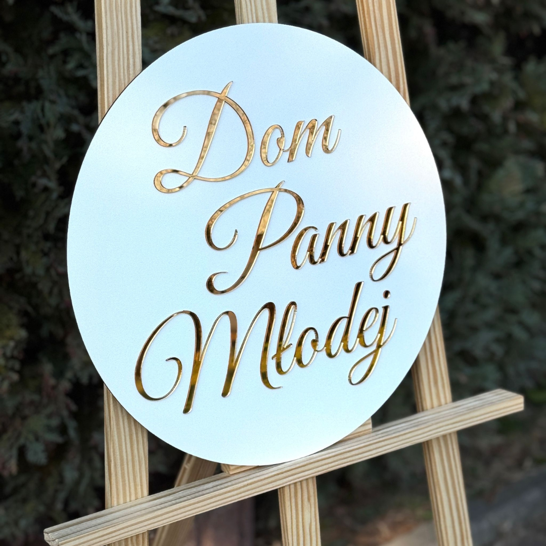Tablica powitalna koło – "Dom Panny Młodej/Pana Młodego"